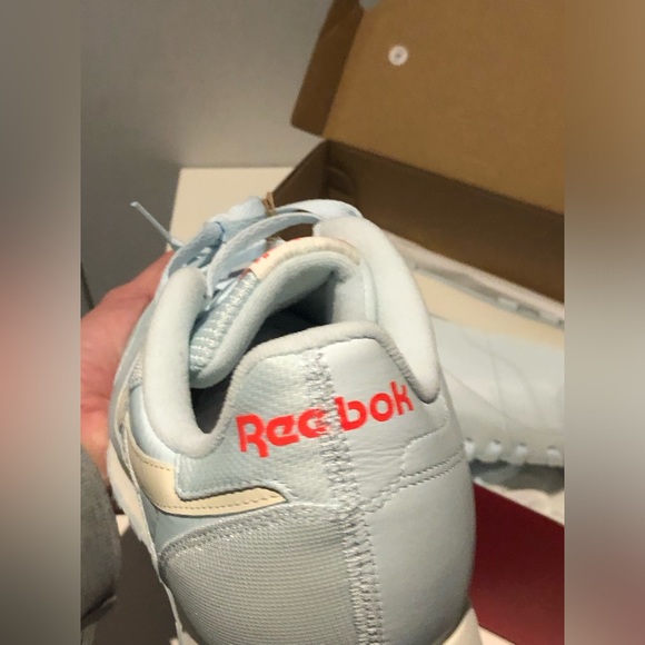 Reebok Classic Leather Sneakers in light blue/fluorescent orange/white - Picture 12 of 12